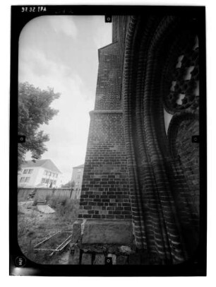 Neubrandenburg. Stadtkirche St. Marien (Wiederaufbau 1975-2001). Teilansicht