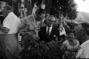 22. Tagung 1972 Mediziner; Maikäferrede: Baron Dées de Sterio, Sir Hans A. Krebs, Frau ?, Graf Lennart Bernadotte