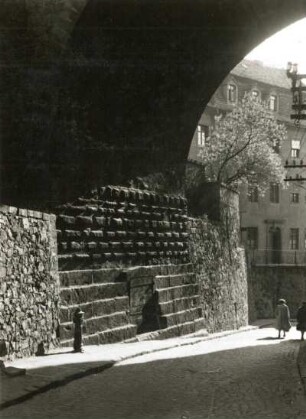 Hohlweg unter der Schlossbrücke