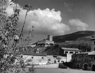 Assisi. Stadtteilansicht mit Rocca Minore
