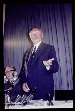 Kanzler-Pressekonferenz 7.5.62.