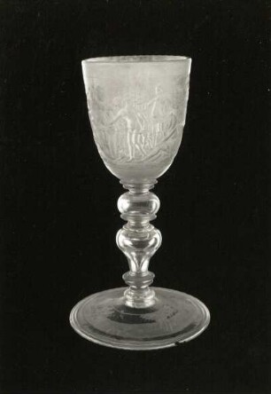 Pokal mit Urteil des Paris (dazu Flußgott und Reiher in Landschaft). Dresden, 1710/1715. Glas (farblos, Glaskrankheit), Tief-, Matt- und Klarschnitt; Höhe 26,6 cm. Prag: Kunstgewerbemuseum 10.170 (Haase, 1988, Kat. Nr. 120)