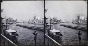 Paris. Weltausstellung 1900. Panoramablick auf die Seine mit der Fußgängerbrücke zum Palais des Armées de terre et mer