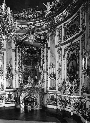 Chiemsee. Neues Schloss Herrenchiemsee (1878-1886; J. Hofmann, G. v. Dollmann). Porzellankabinett im Nordflügel