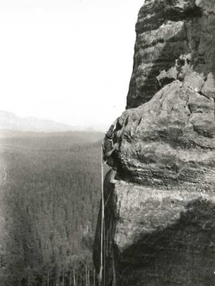 Säächsische Schweiz. Großer Zschand, Kanstein-Vorgipfel. Seilschaft Karlheinz Gonda und G. Junghans bei der Erstbegehung des (Märchentürmer-)Südwestweges (VIIb) 6.6.1948