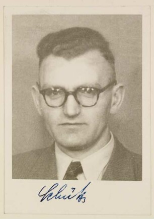 Schütz, kaufmännischer Angestellter