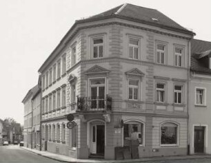 Wohnhaus mit Laden