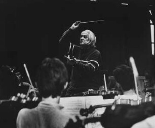 Sergiu Celibidache (1912-1996; Dirigent) beim Dirigieren. Salzau, 1987