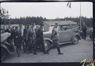 NSDAP-Gauleiter Martin Mutschmann mit Gefolge besichtigt das Kindererholungsheim und die Jugendherberge "Gifthütte", Pfingsten 1933 in Hormersdorf : NSDAP-Gauleiter Martin Mutschmann mit Gefolge besichtigt das Kindererholungsheim und die Jugendherberge "Gifthütte in Hormersdorf