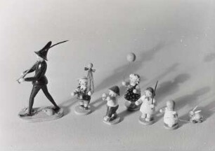 Wendt und Kühn Grünhainichen. Rattenfänger von Hameln mit Kindern, Entwurf Margarete Wendt, um 1915. Holz, gedrechselt und bemalt