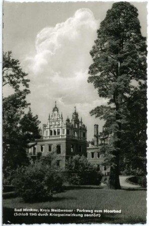Bad Muskau. Schloss mit Parkweg zum Moorbad