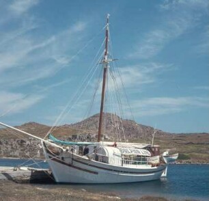 Delos, Kaiki "Ag Andreas" vor dem Kynthos auf Delos