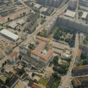 Dresden-Johannstadt. Bebauung zwischen Gutenbergstraße/Heinrich-Beck-Straße und Bönischplatz über Pfotenhauer- und Blumenstraße. Luftbild-Schrägaufnahme von Nordosten