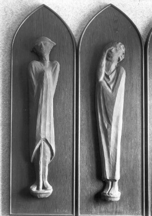 Der Wanderer & Der Begnadete : Fries der Lauschenden. Der Wanderer und der Begnadete. Terrakotta; H.89,5 cm bzw. H. 87,5 cm (1926; E. Barlach)