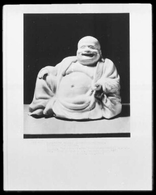 Sitzender und lachender chinesischer Wiser (Buddha?)