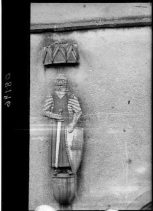 Hausen vor Wald Kirche Peter und Paul Skulptur des Heinrich von Hausen