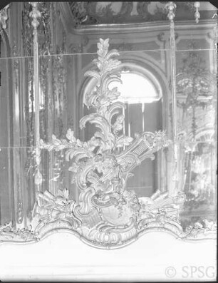 Potsdam, Neues Palais, Konzertzimmer, R.: 246, Westwand, linker Spiegel