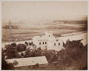 Villa Wachwitzhöhe mit Blick über die Elbe zum Gut Hauber in Tolkewitz : Dresden-Wachwitz. Villa Wachwitzhöhe (vielleicht Villa Spieß). Ansicht mit Blick über die Elbe zum Gut Hauber in Tolkewitz