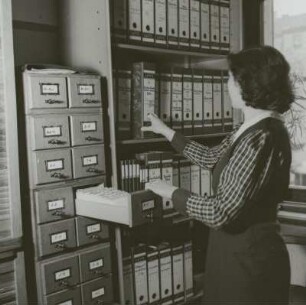 Unterrichtsfilmsammlung, Mitarbeiterin an Filmkartei und Filmkatalog, Sächsische Landesbildstelle, um 1937