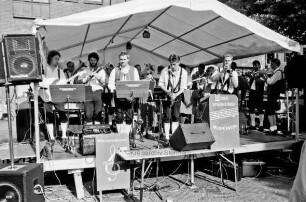 Weinfest: Livemusik der Oberspießheimer Musikanten an der Großen Straße