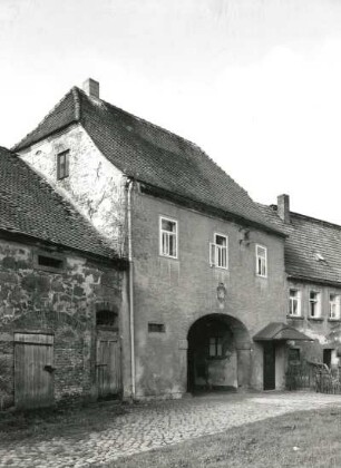 Schmölln-Putzkau, Ottendorfer Straße 3/7. Rittergut Putzkau (1701/1900). Torhaus