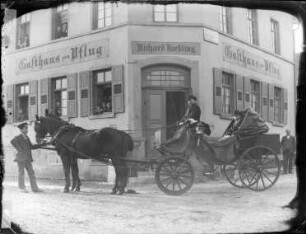 Kutsche vor dem Gasthaus Pflug in Buchen