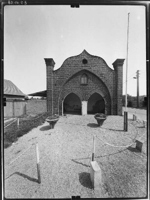 Saßleben (Calau-Saßleben), Dorfstraße 38. Ehem. Schmiede (Depot, um 1830). Giebelfront