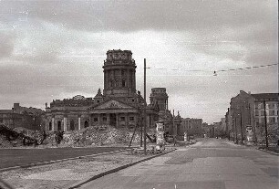 Berlin: Ostsektor; Gendarmenmarkt mit Deutschem Dom