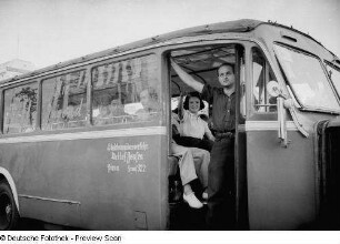 Omnibus mit Weltfestspielteilnehmern