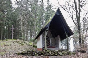 Kapelle und Gnadenkreuz (Kapelle und Gnadenkreuz); Glashütten, Dattenberg