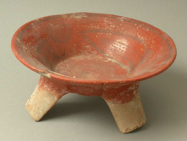 Tripod bowl made of clay