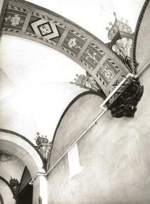 Dresden-Neustadt, Pulsnitzer Straße 1 / Ecke Martin-Luther-Platz. Wohnhaus mit Läden (1895). Decke im Hausflur