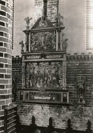 Altaraufsatz : Altaraufsatz. Holz, 1. H. 17. Jh.. Hohen Viecheln, Dorfkirche