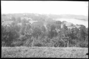Niederlommatzsch. Blick auf Ort, Elbe