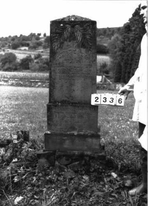 Grabstein 2336 (Index: 100097503) Maße HxBxT: 169x50x19 cm: Grabstein 2336