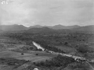 Flusslandschaft : Blick auf eine Flusslandschaft