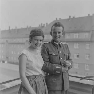 Werner (Uniform) und Christel : Portrait eines Paares