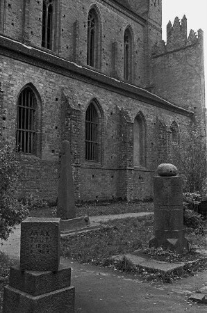 Chorin : In Chorin, am Kloster mit Max Taut-Grab