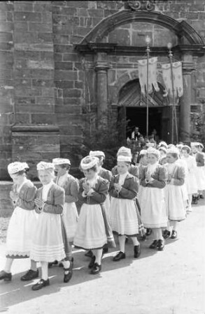 St. Märgen: Umzug der Kommunikanten; Mädchen