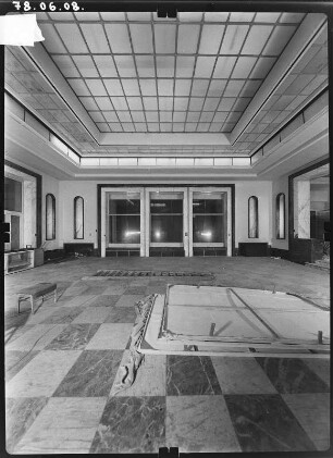 Karl-Marx-Stadt (Chemnitz), Theaterplatz 4. Interhotel "Chemnitzer Hof" (1930; H. Straumer). Foyer