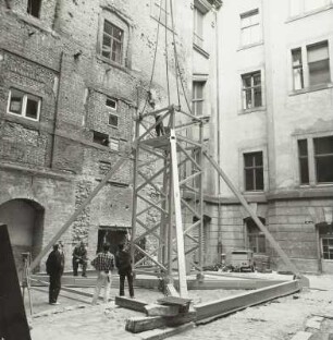 Dresden, Baustelle Ständehaus 1992. Kranmontage