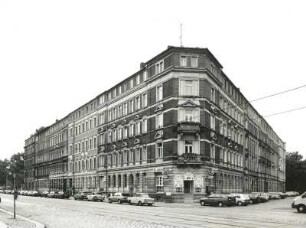Dresden-Neustadt, Fritz-Reuter-Straße 11/Ecke Helgolandstraße. Wohnhaus mit Gaststätte "Das Büffet" (um 1895). Eckansicht
