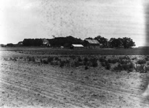 Farm : Blick auf eine Farm mit Feldern