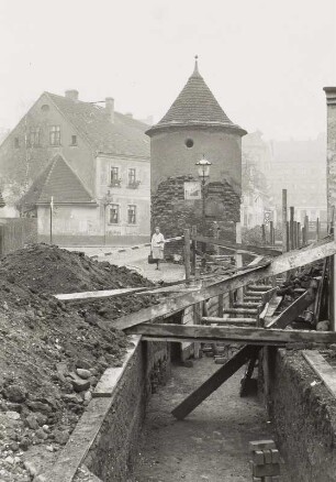 Möckern, Trachenbergstraße : Leipzig-Möckern. Trachenbergstraße & Slevogtstraße. Straßenbild mit Baustelle der Abwasserleitung