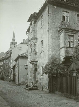 Schloßstraße, Blick von Schlosstor auf die alte Apotheke und zum Turm des Dom St. Petri