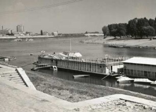Szeged, Ungarn. Partei an der Theiß mit Industrieviertel und Badeanstalten