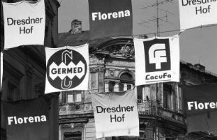 Neumarkt mit Messe-Werbung