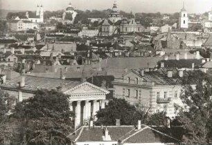 Vilnius. Stadtansicht vom Westen. Blick vom Dach eines Hauses in der Theaterstraße
