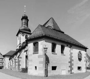 Kath. Kirche St. Jakobus (katholisch; Grabdenkmäler , Kirche); Herbstein, Kirchplatz 1