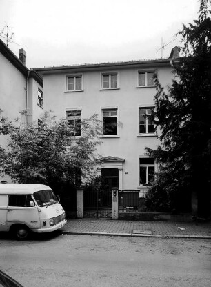 Etagen-Doppelhaus; Frankfurt, Adlerflychtstraße 19